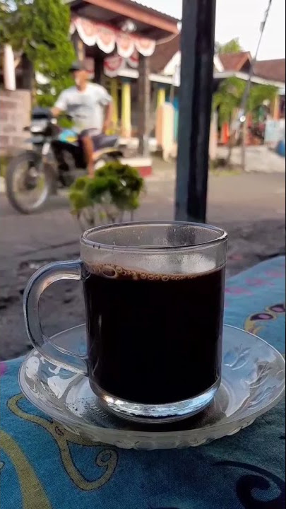 NGOPI SAMBIL MANTAU JALANAN | HALU STORY #shorts  #storyhalu #storyig #storywa
