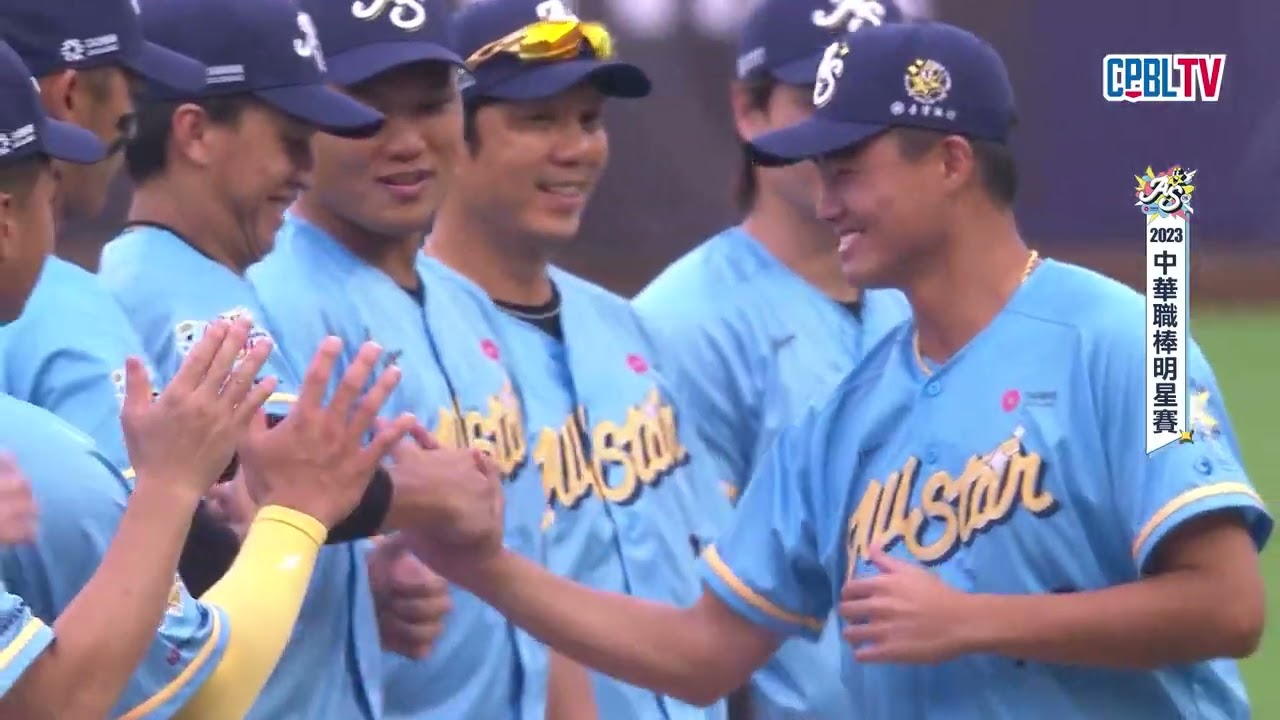 07/30 中華隊 VS 明星隊 賽前，介紹兩隊球員進場，並進行賽前儀式