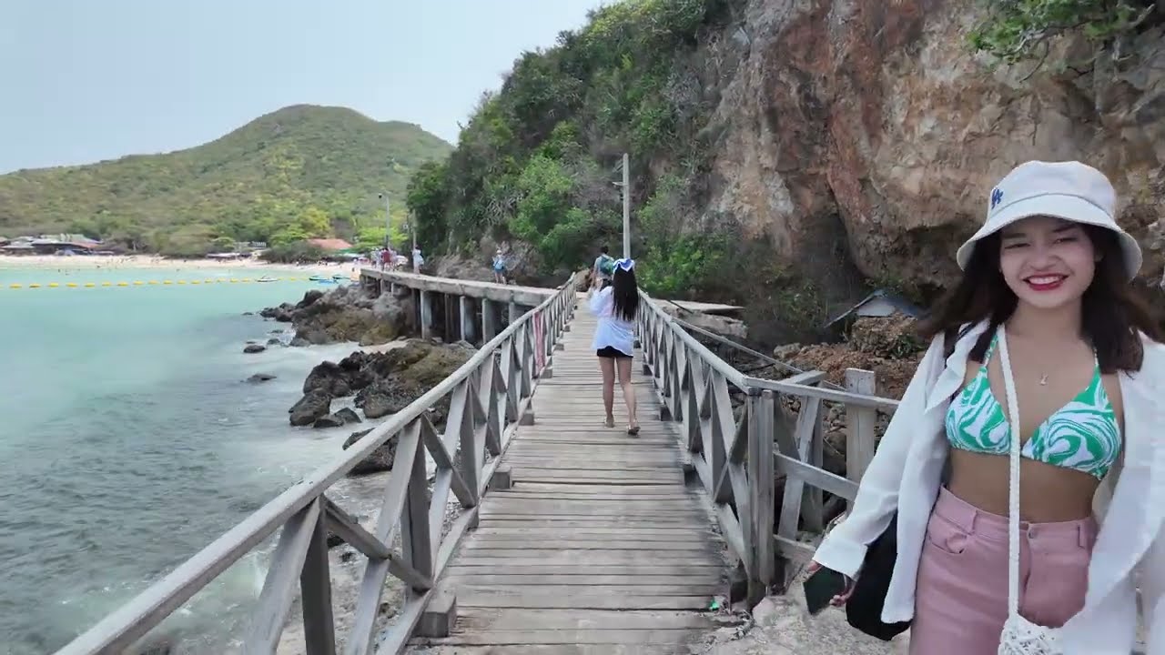 Exploring the Tropical Beauty of Thailand: Walking Tien Beach on Koh Larn Island – Video