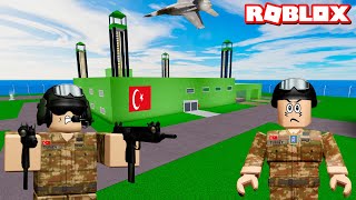 Güçlü Bir Kale Kur ve Düşmanlara Karşı Kendini Savun!! - Panda ile Roblox 2 Player Military Tycoon screenshot 2