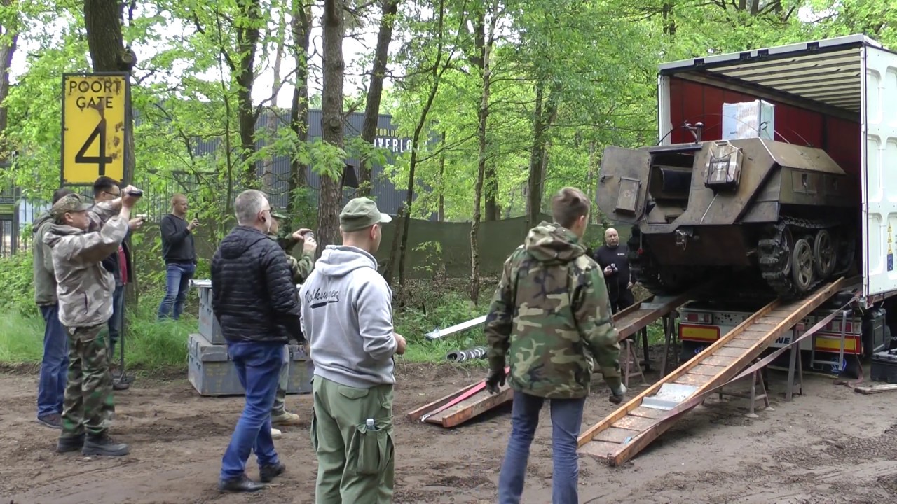 Unloading the sdkfz 250 of Panzerfarm at Militracks 2019