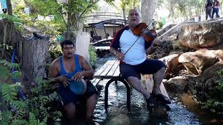 Meze Ali iki küçük yavrum ile düşmüşüm gurbet eline