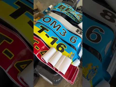 Наклейка «ЮМЗ 6» на лобове скло, На вибір (Прапор України, зелений, синій, червоний), видео 1