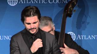 Tony Bennett Duet with Juanes at 2013 Distinguished Leadership Awards