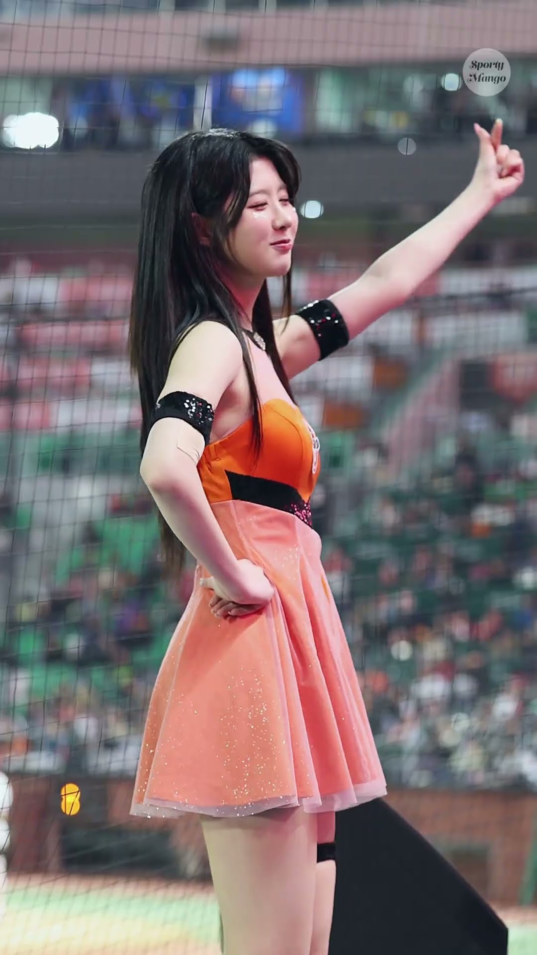 암밴드에서 급하게 손하트를 꺼냈는데... 아쉬워 하는 김보미 치어리더