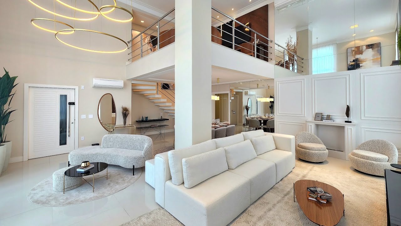 Prepare-se para um tour apaixonante por um luxuoso apartamento em Balneário Camboriú.