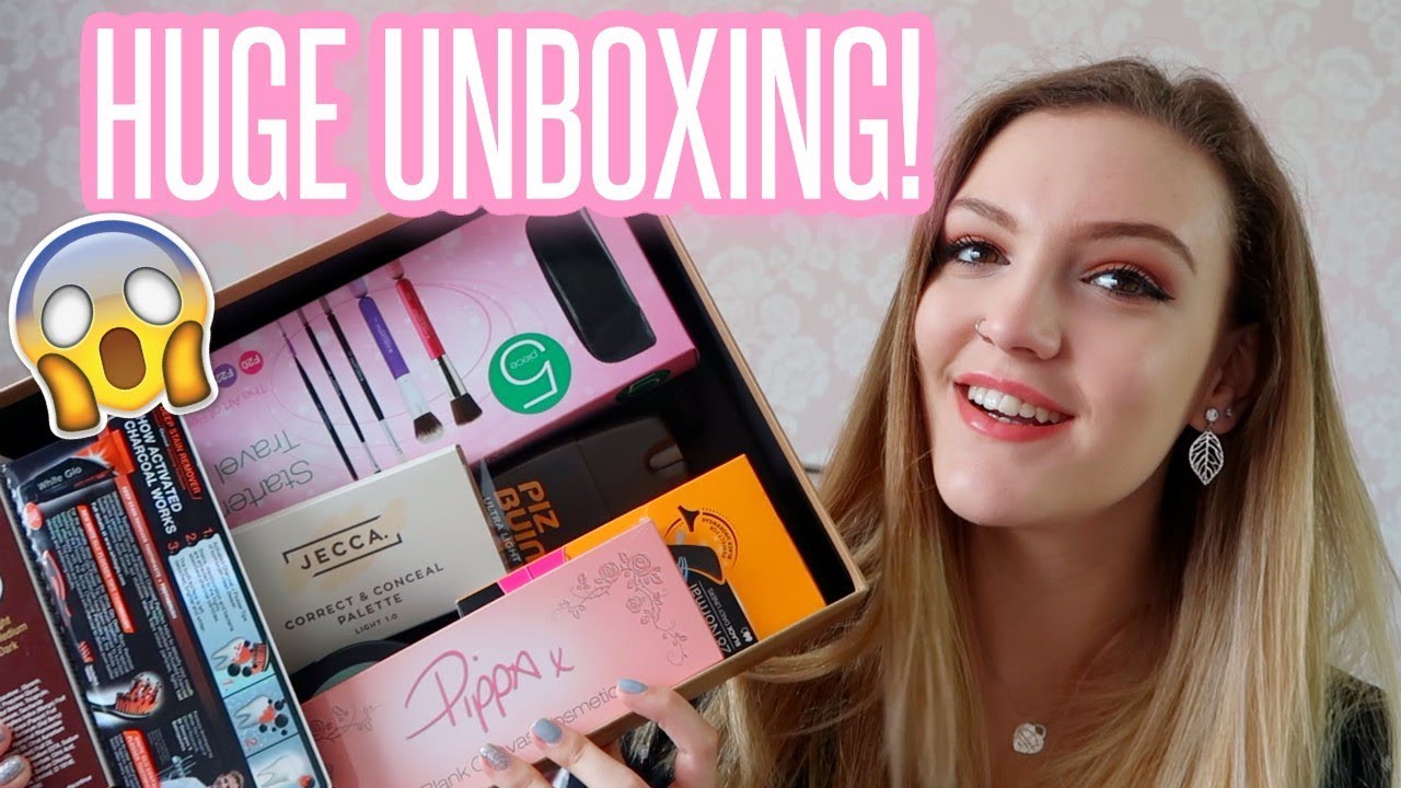 HUGE BLOGGER BOX UNBOXING! - YouTube