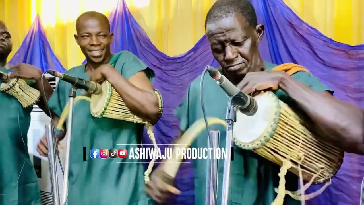 WOW BABA STILL GOT THE SKILLS ON TALKING DRUM 