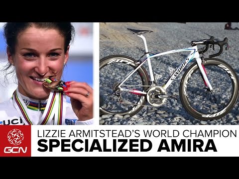 Video: Боэлс-Долманс MTB чемпиону Анника Лангвад менен тизмени жыйынтыктады