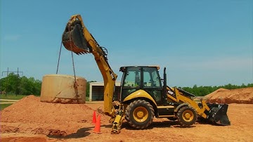 Cat® Backhoe Loaders - Side Shift Design vs Center Pivot Design