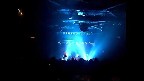 Amon Amarth (Encore) - Valhall Awaits and Pursuit Of Vikings (Live)