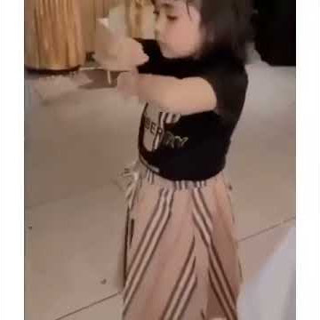 Video lucu anak kecil joget santuy!!! - story wa