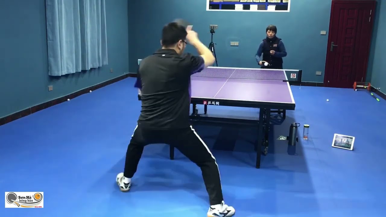 t72: Tại sao khi chơi bóng bàn động tác tay và chân lại không được phối hợp ăn ý 