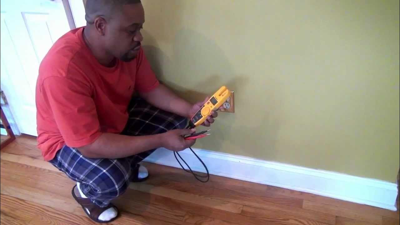 How to check an outlet with a digital multimeter - YouTube