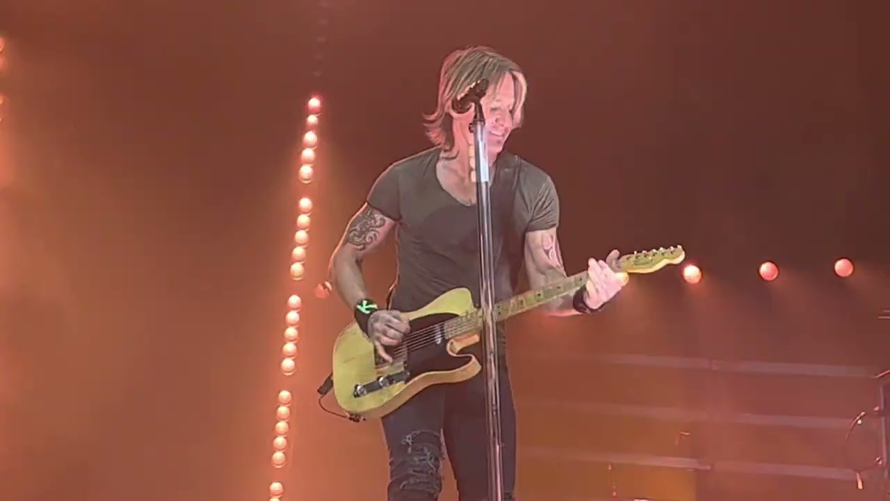 Keith Urban “Tumbleweed” Live at Freedom Mortgage Pavilion