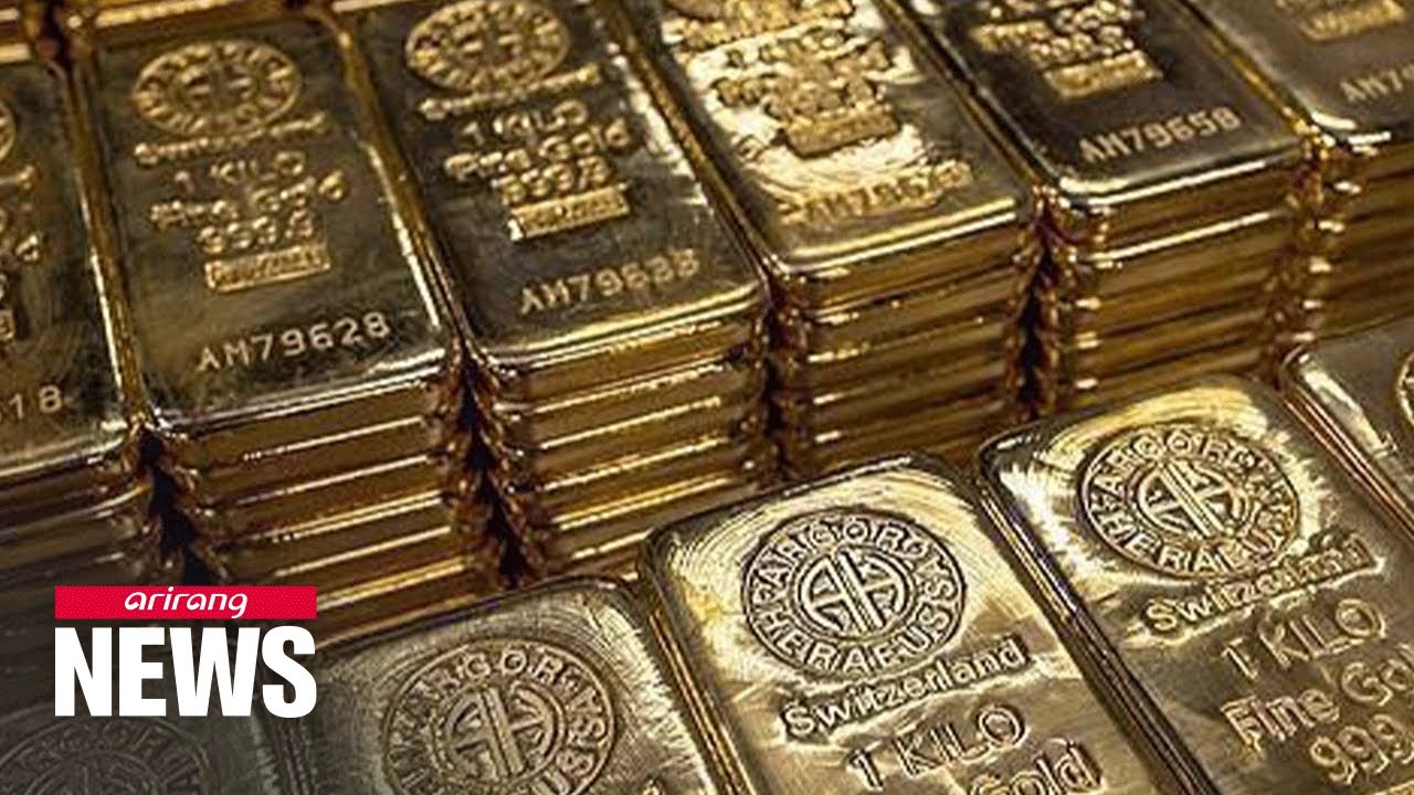 Gold prices hold steady at record highs, investors await Fed minutes ...