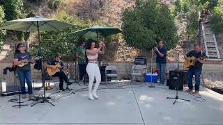Camila Soruco canta "Viva Mi Patria Bolivia" en EEUU