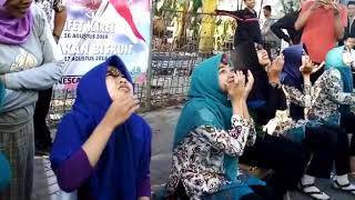 Tips agar menang lomba makan biscuit tanpa ekspresi jelek 😆