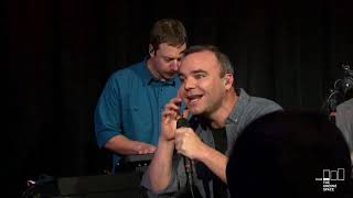 Future Islands - King of Sweden (live)