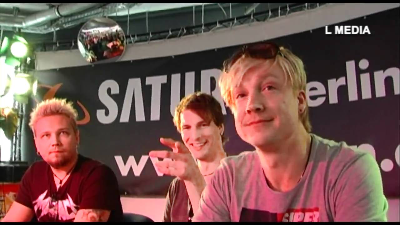 Autogrammstunde mit Sunrise Avenue am 23.04.2011 in Berlin