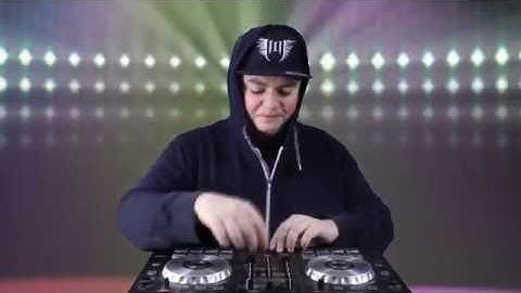 DJ learns that his wife is leaving him mid-set