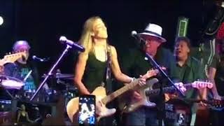 Sheryl Crow with her Dad & The Usual Suspects @ B.B King's - "Can' Cry Anymore" (26 Aug 2017) chords