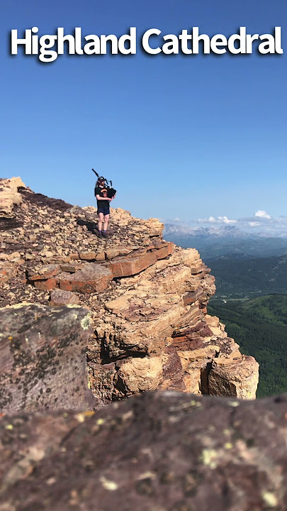 Bagpiping Highland Cathedral on Tabletop Mountain