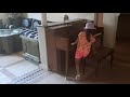 Nada joue du piano
