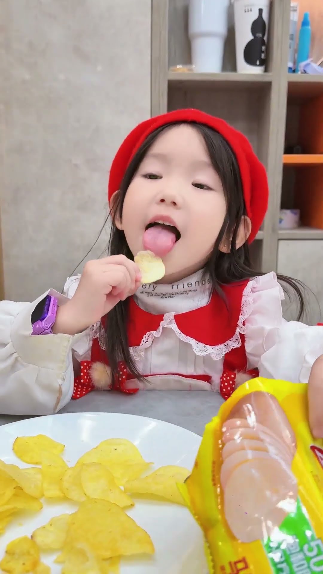 天使和小丑不给COCO零食被整蛊。#angel #shorts #clown #小丑 #超人不会飞