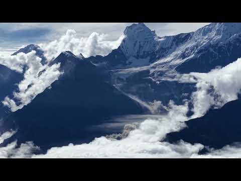Chinese photographer captured the collapse of Nepal's snow mountain Langtang Lirung