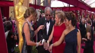 Kathy Ireland and her robotic arm go to the Oscars
