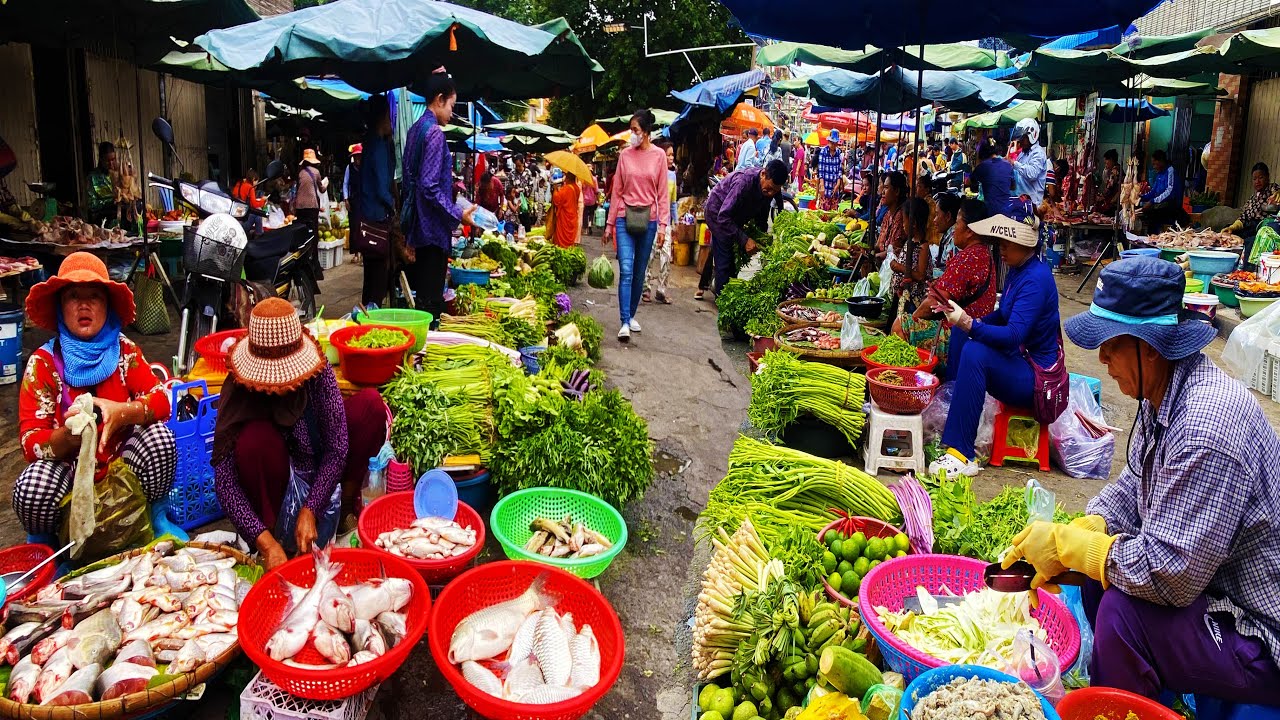 The Heart of Phnom Penh! Exploring Fresh Produce and Street Eats at Prek Pnov Market