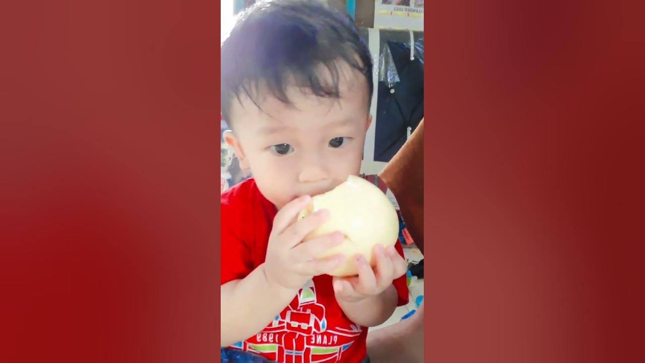 M. Abil makan buah - YouTube