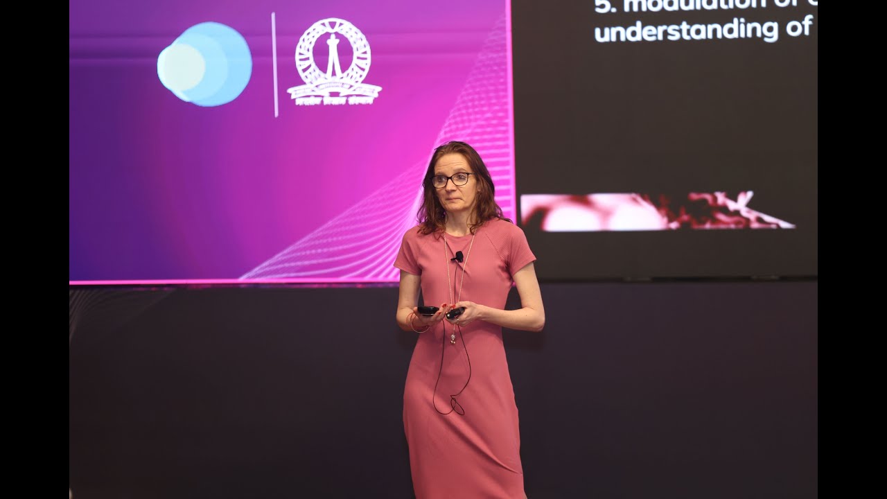 Women’s longevity: Intersections between microbiome and female hormones | Dr. Elena Panzeri