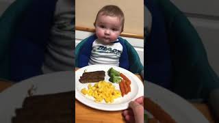 8 months old eating *Trigger warning he did gag but was fine BLW