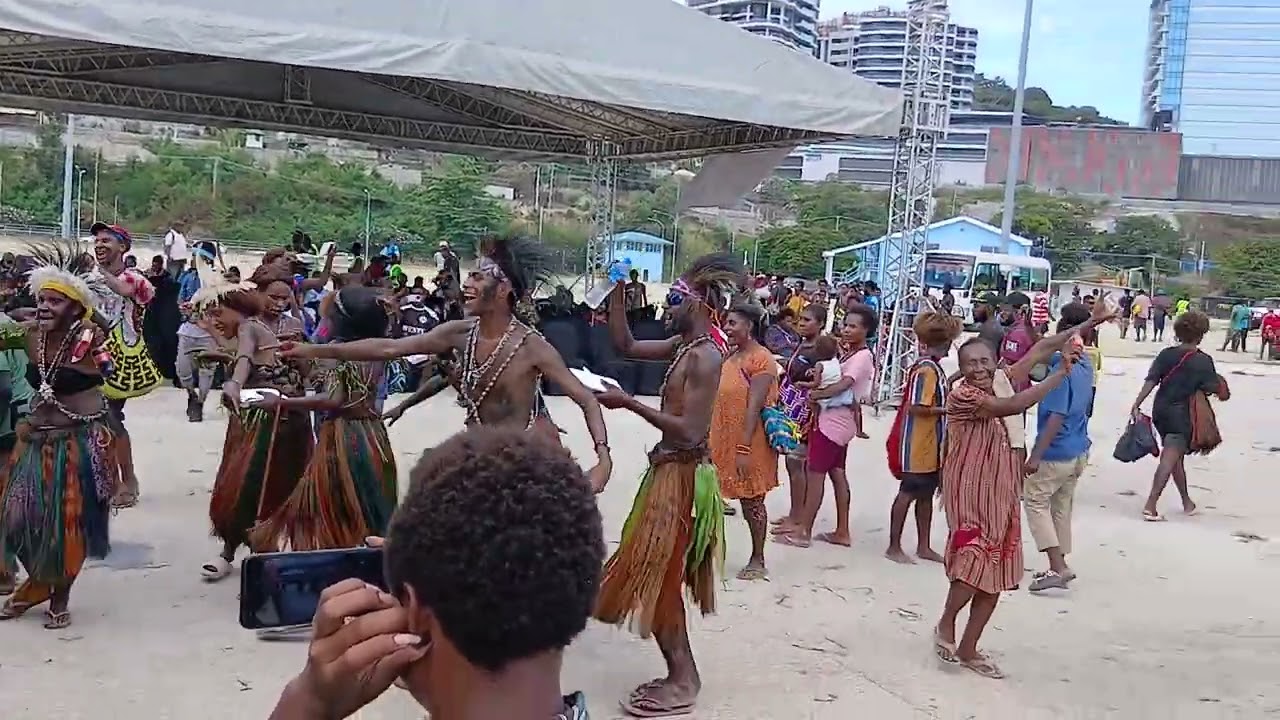 Kerema (Live) - Robert Oeka at Harbor Side - Port Moresby, Papua New Guinea 🇵🇬