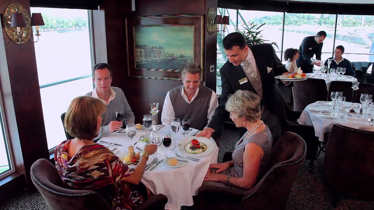 uniworld river cruise dining