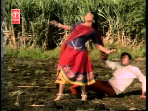 Kaan mein jhumka chaal mein thumka