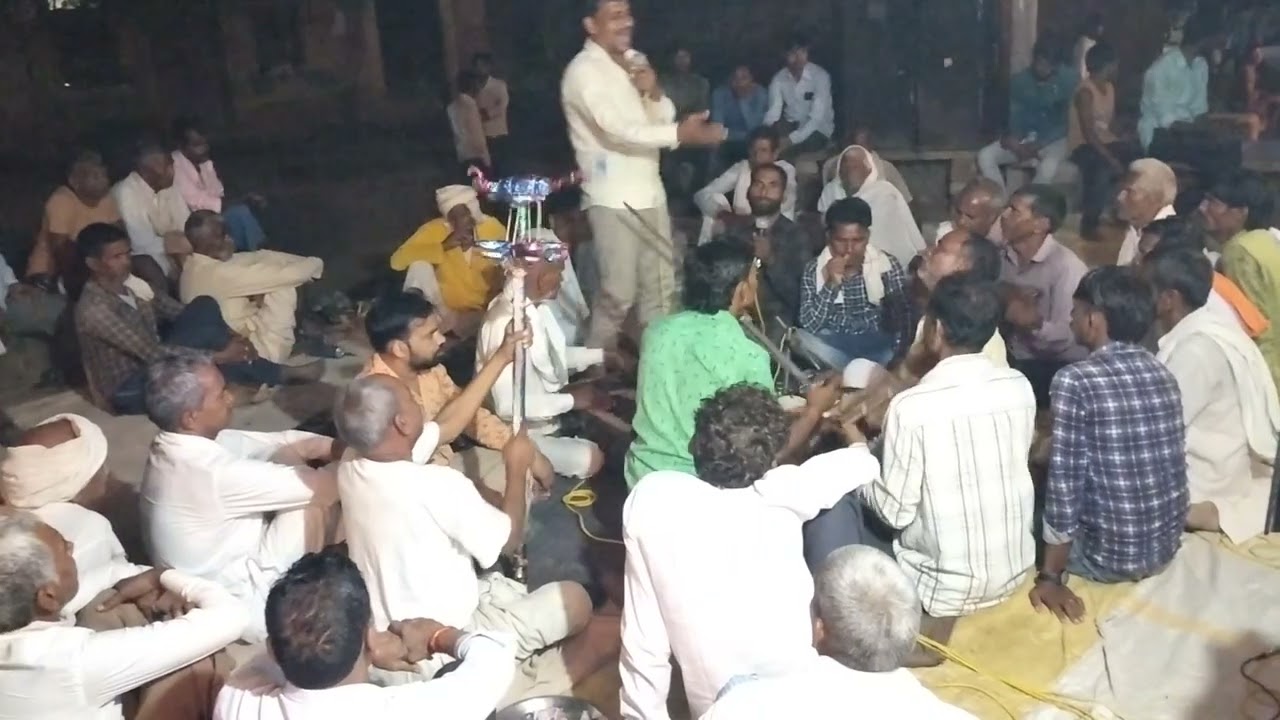 लांगुरिया गाते हुए परमाल सिंह बघेल