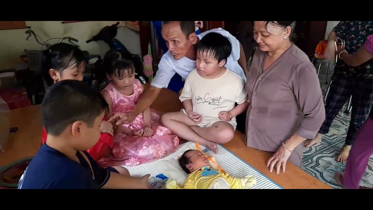 đầy tháng rồng con