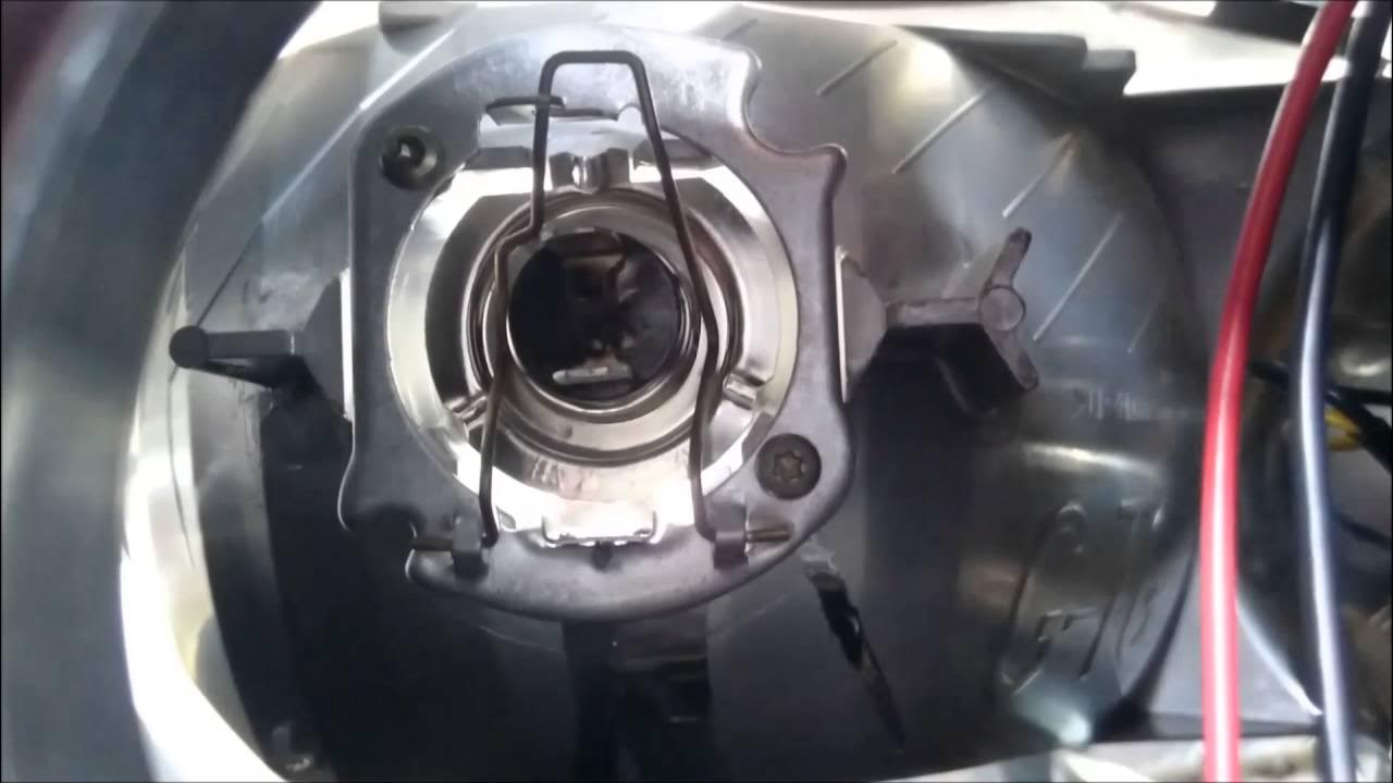 Лампочка ближнего света бмв е60. Hyundai solaris 2013 лампочка заднего габарита. Замена ламп омода с5. Лампочка габаритов мазда cx-5 2013. Лампочки ближнего света на хино 500.