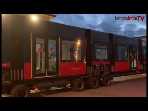 Sbarca Messina il nuovo tram revampizzato dalle officine campane