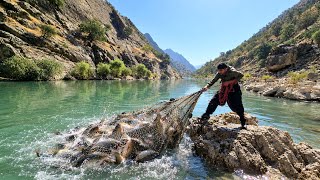 😱 DANGEROUS Fishing on Deadly River Rocks! 🐟🌊 | Nomadic Family Life in a Mountain Cave ⛰️🔥