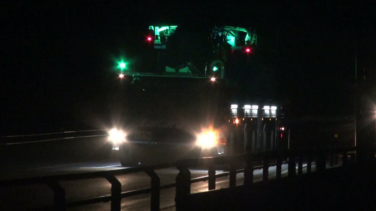 LTM1220NX2（LTM1200）　タカラ重機　夜間走行