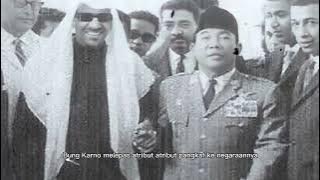 ADAB Bung Karno Di Makam Nabi Muhammad SAW |