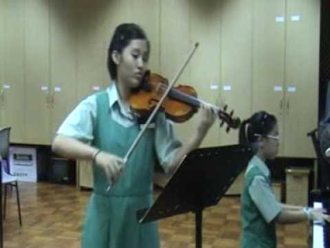 Gloria Parn playing Vittorio Monti - Czardas .wmv