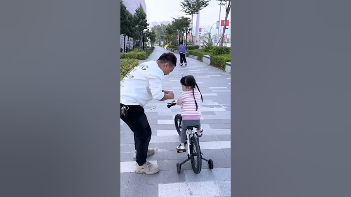 This old referee is so unfair #Dad Dad takes care of the baby #Home with cute kids