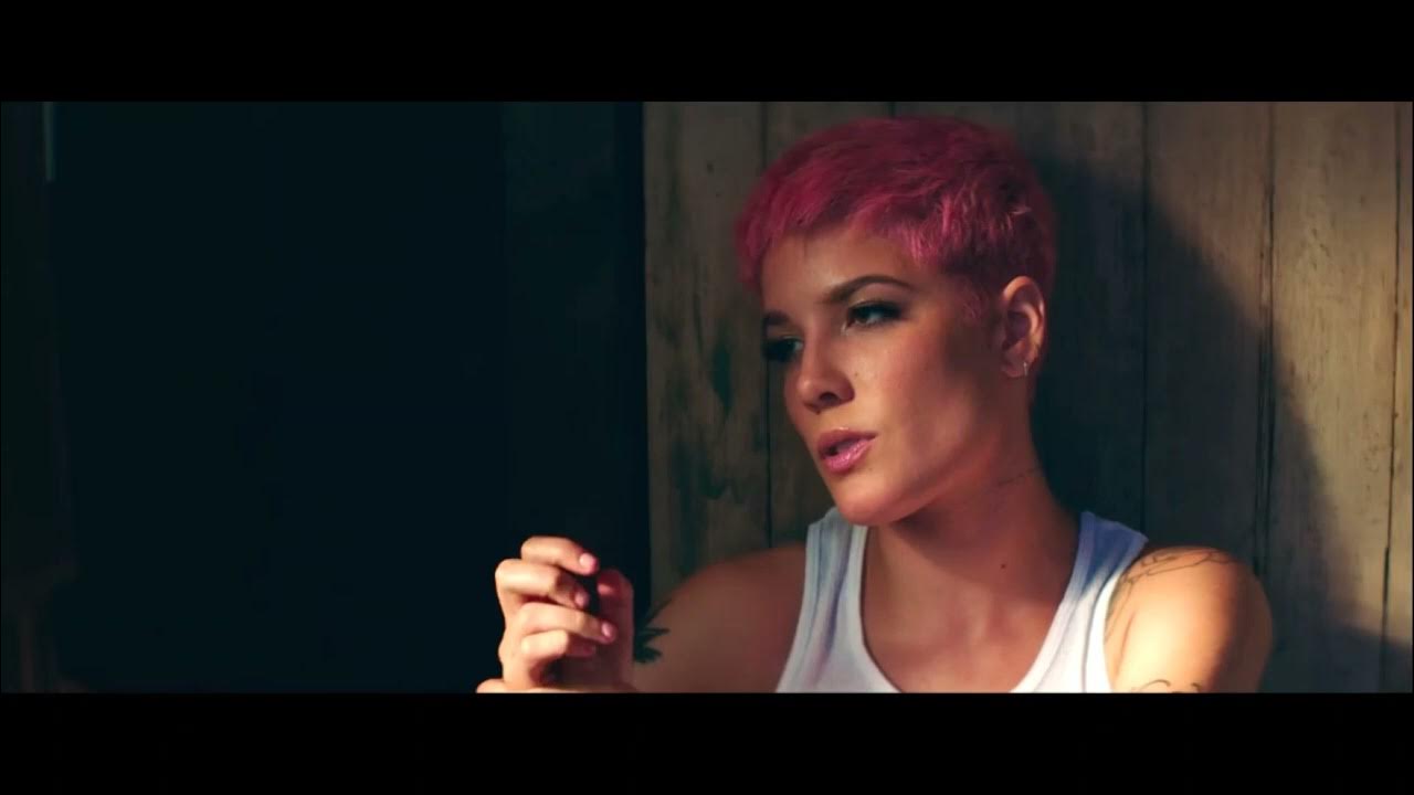 Halsey without me видео. Холзи 16:9. halsey с короткими волосами. halsey without me live from saturday night live. halsey - without me (live from the victoria’s secret 2018 fashion show).