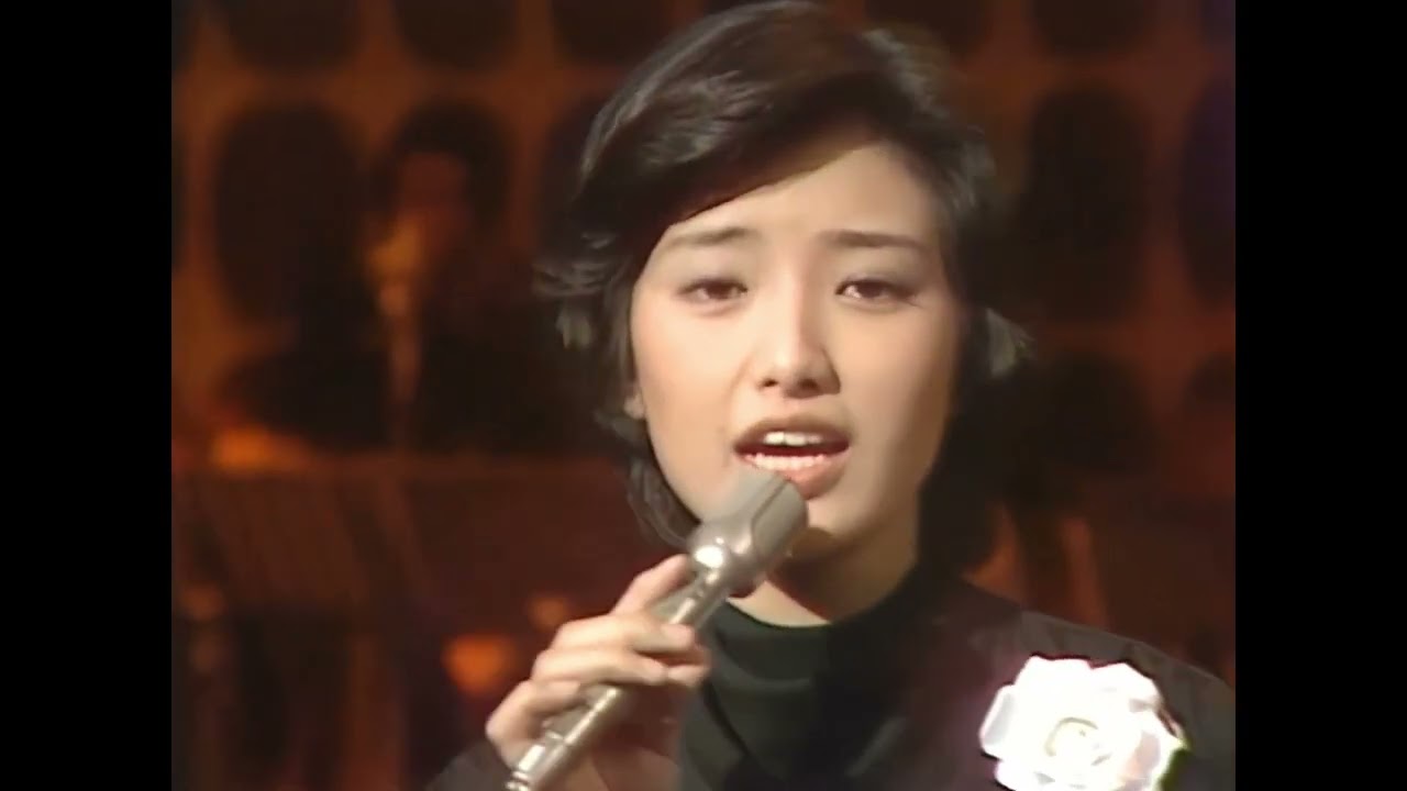 山口百恵14. パールカラーにゆれて1976 LIVE - YouTube