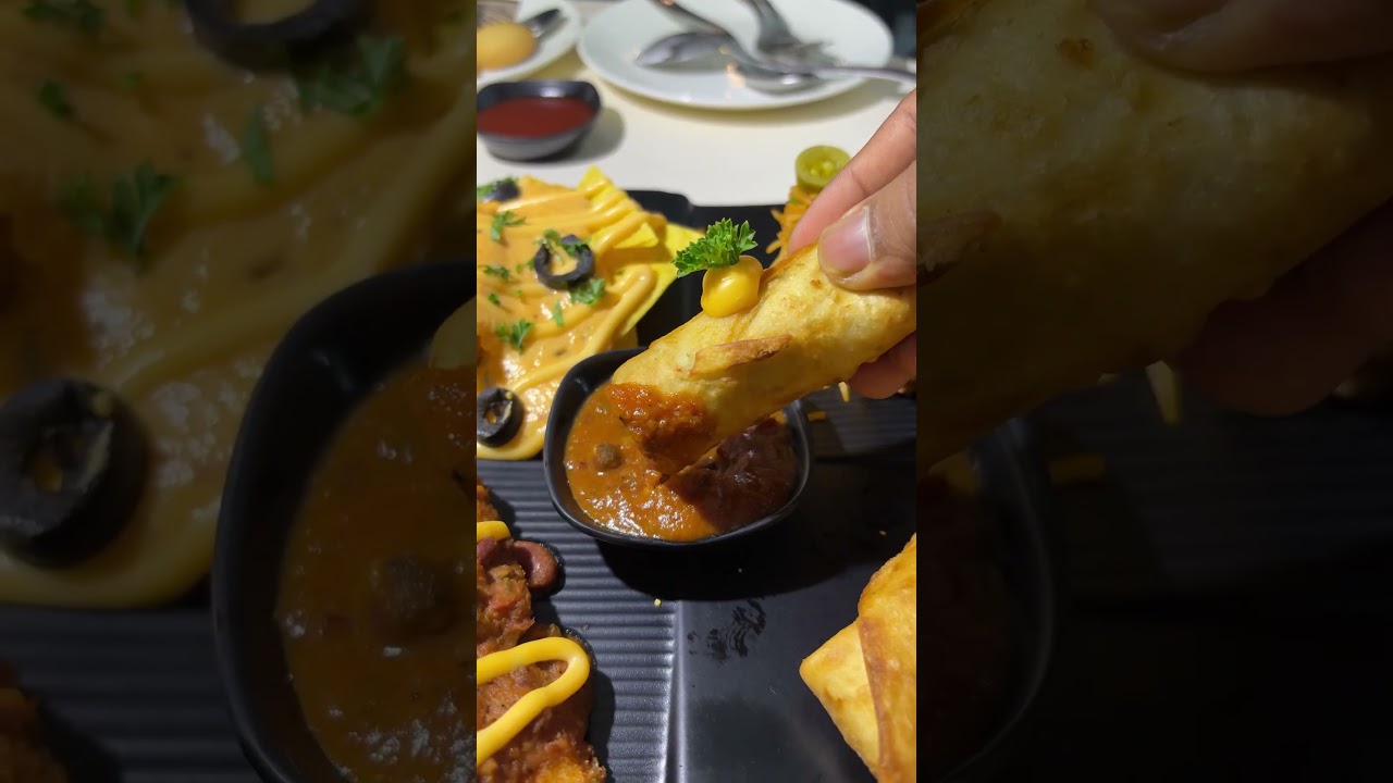 The friends bench cafe ☕️ and play multiple games in cafe 